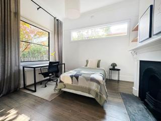 Luxury Stay in Spacious, Boutique House - 5