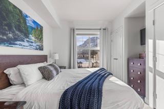 Serene 2BR Hideaway Hot Tub and Breathtaking Views - 1