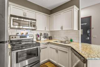 2BR Serene Getaway w/ Private Patio | Hot Tub+Pool - 4