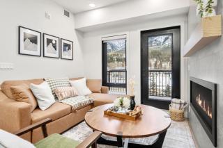 Charming Mountain Escape 1BR with Patio Near Banff - 5