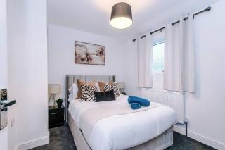 Spacious 4-Bed Retreat - Saint Helens - Free Wi-Fi - 5