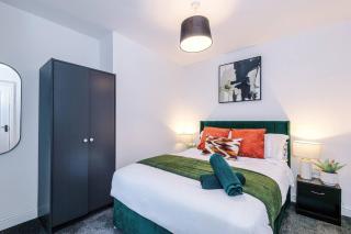Spacious 4-Bed Retreat - Saint Helens - Free Wi-Fi - 2