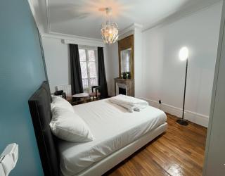 Bright and Cozy Paris Stay - 9