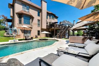 Private and Relaxing Getaway with Gym, Pool & Hot Tub - 0