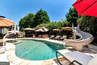 Private and Relaxing Getaway with Gym, Pool & Hot Tub - 9