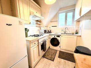 Stylish 2 Bedroom Flat in the Heart of Wimbledon - 1