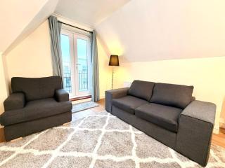 Stylish 2 Bedroom Flat in the Heart of Wimbledon - 1