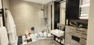 Canary Wharf Riverside Flat - Balcony - DLR 2 mins - Fast WiFi - Sleeps 3 - 6