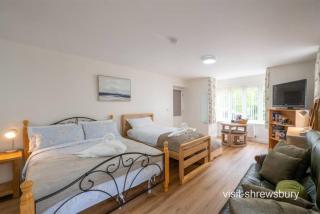 Personal En-suite - 8