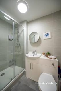 Personal En-suite - 1