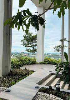 S & E Condo with Panoramic View - 7