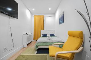 2 Bedroom Modern Unit in Central Manhattan - 1