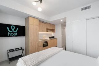 Prime Downtown Studio w Skyline Views - 1