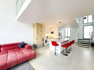 Large Loft Apartment with Pool Table - 7