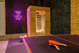 Family Luxury Getaway Hot Tub Sauna and Game Room - 9