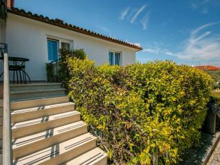 Apartment Apartment Nika 3 Umag mit Pool und Whirlpool 400 Meter vom Strand entfernt by Interhome - 1