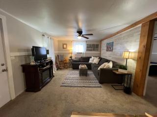 Charming Cottage fenced backyard & boat parking - 4