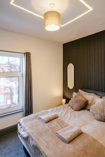 Tallis House, near City Centre, Sleeps 8 by NMB Property - 1