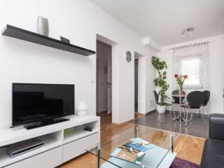 Apartment Wohnung mit Garten in der Nähe des Zentrums by Interhome - 6