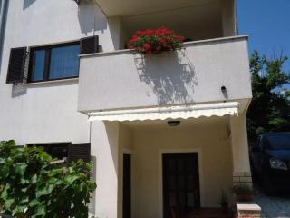 Apartment Wohnung mit Garten in der Nähe des Zentrums by Interhome - 2