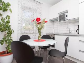 Apartment Wohnung mit Garten in der Nähe des Zentrums by Interhome - 3