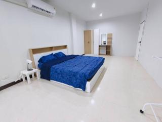 Central House Phuket - 3