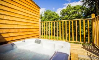 Garth Cottage - Riverside with Private Hot Tub - 0