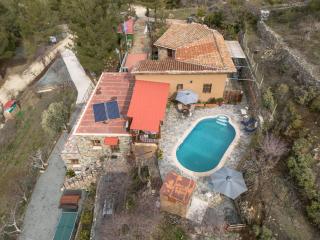 Fikardou Chalets - 8