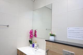 Modern Waterfront Studio | Steps from Cleveland Clinic - 6