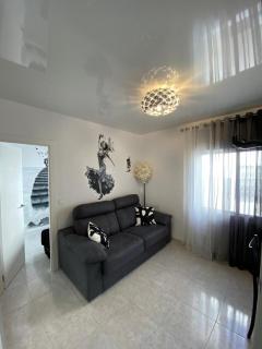 Modern Art Apartment 50m to the Beach - 7