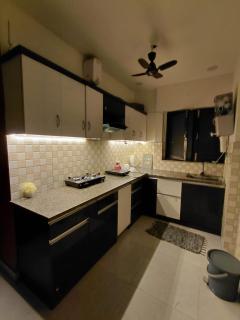 bigbro independent & couple friendly - 8