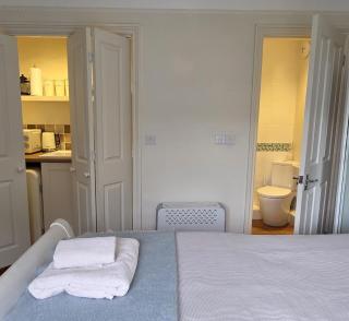 Cosy room, en-suite with kitchenette - 3
