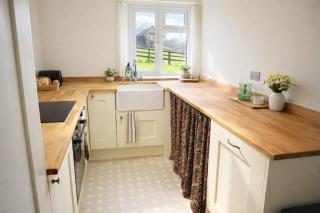 Cotswold Cottage with Private Valley Views - Only 15 Minutes from Cheltenham & Stroud - 3