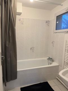 Train station 10 min close to Paris and Disney University - 4