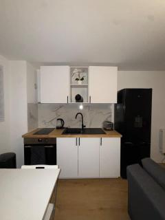 Train station 10 min close to Paris and Disney University - 2