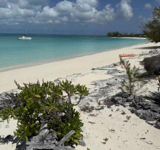 Spacious 4-bedroom house in charming Cat Island with AC - 7