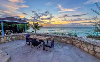 Spacious 4-bedroom house in charming Cat Island with AC - 6