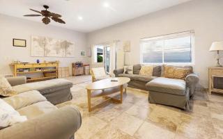 Spacious 4-bedroom house in charming Cat Island with AC - 1