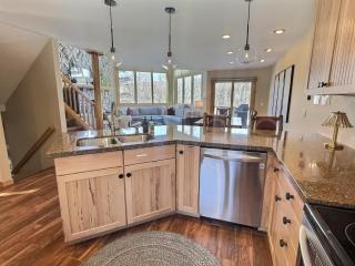 Gorgeous Executive Lutsen Townhome - Ski-in Ski-out, Pool, Hot Tub, Hiking, Biking, campfires and more! - 6
