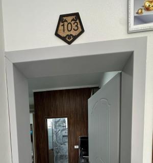 Alexander Apartments - 6