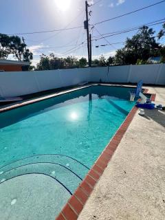 Family 3BR St Pete Home Heated Pool 5 Min To Beaches - 2