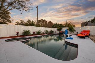 Family Luxury Escape Heated Pool Spa Mini Golf Arcade - 1
