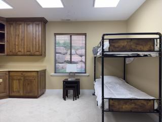 Elegant 6,300-Sq-Ft Family Home with Hot Tub in Orem - 8