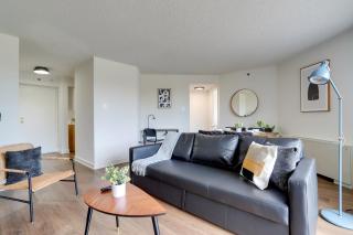 Contemporary Apartment Close to Pentagon City Metro - 2