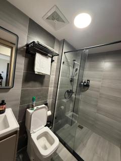 Lavy Executive One Bedroom Apartment In lavinghton - 3