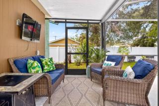 Family 3BR Apollo Beach Oasis Heated Pool BBQ CornHole - 8