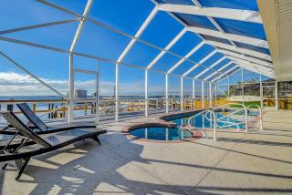 Family Waterfront 4BR Home Heated Pool Private Pier - 0