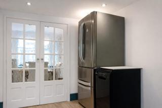 Cosy Coastal Townhouse 10-Min-Drive to Beach - 1