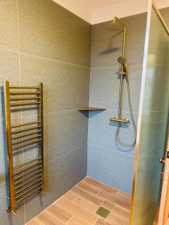 Biddulph House Stylish 2 Bedroom Home in Chell, ST6 - 7