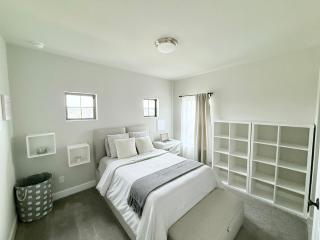 Luxury 5BR Retreat I Resort Access Near La Cantera - 3